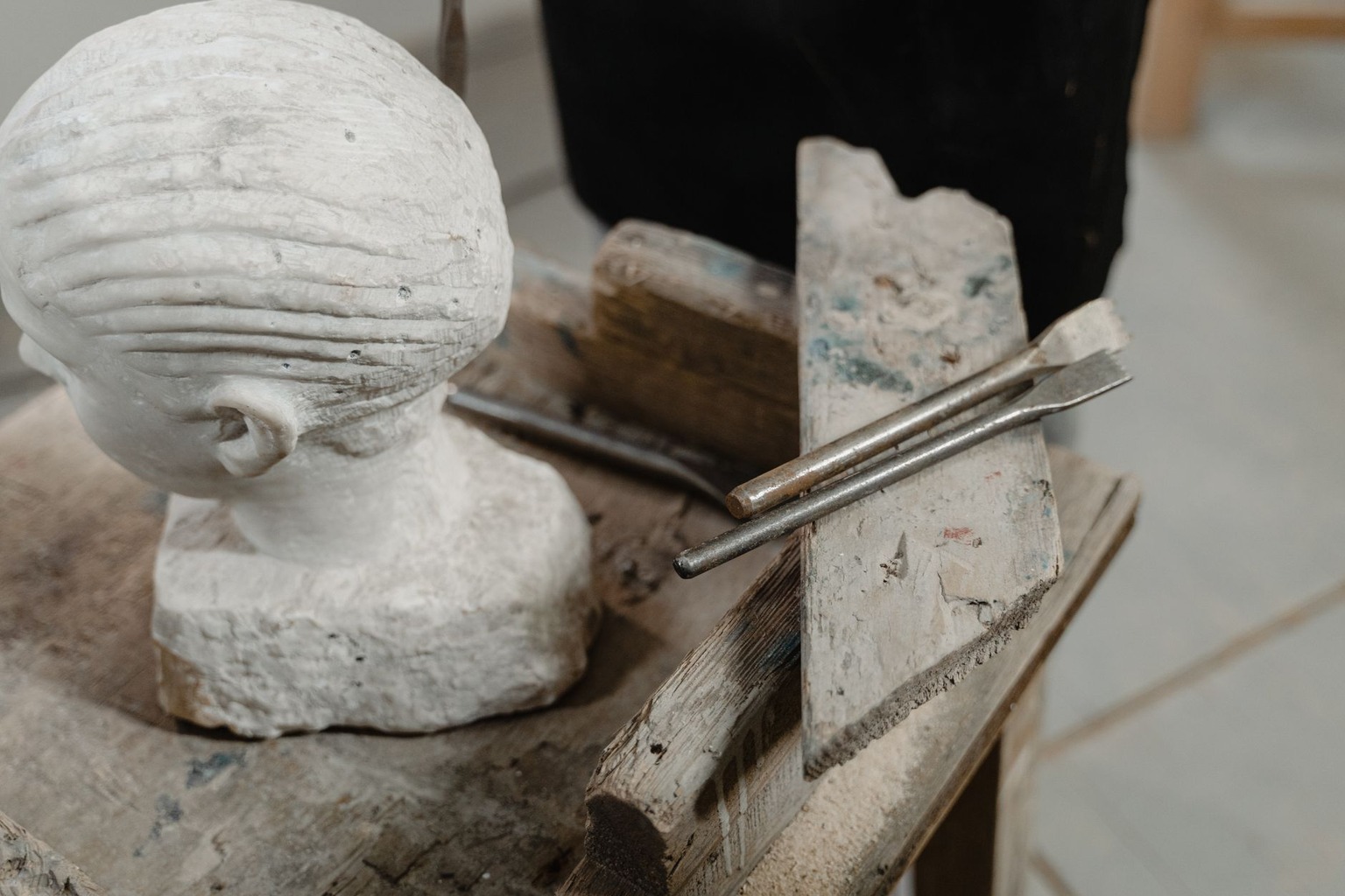 How Ancient Astronomical Observations Influenced Artistic Motifs — Material Constraints and Creative Adaptation How Ancient Astronomical Observations Influenced Artistic Motifs — Material Constraints and Creative Adaptation
